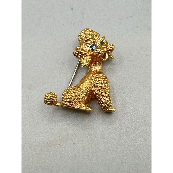 Vintage Krementz Poodle Dog Brooch Gold Tone Metal with Blue Rhinestone Eyes - Picture 5 of 8